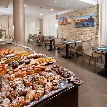 B&B Primrose Residence Hotel Rimini Buitenkant foto