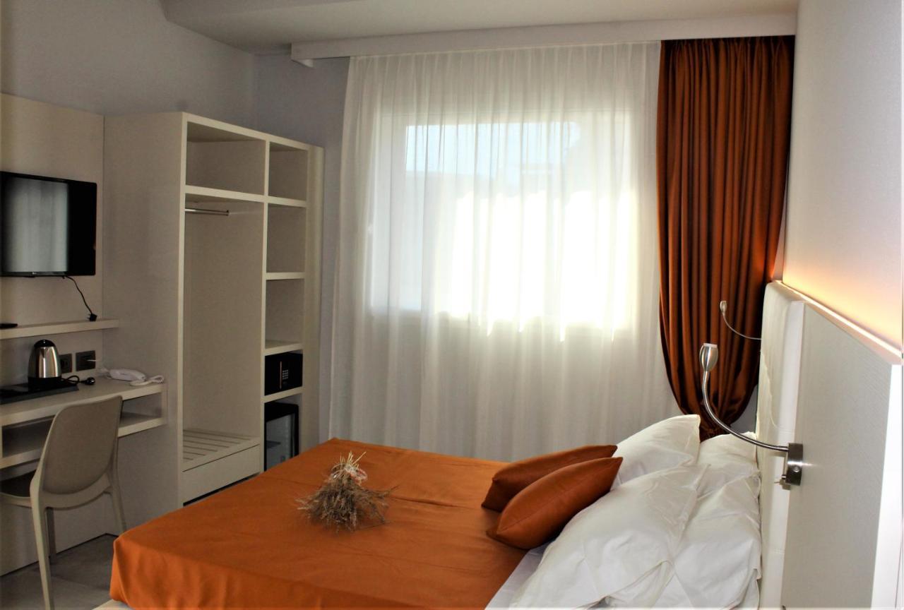 B&B Primrose Residence Hotel Rimini Buitenkant foto