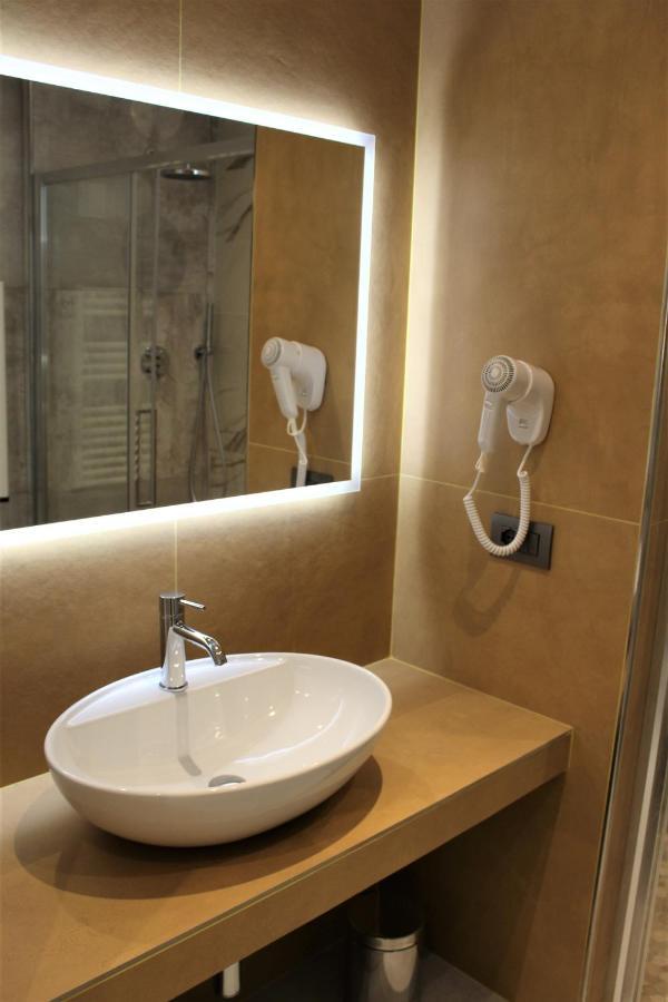 B&B Primrose Residence Hotel Rimini Buitenkant foto