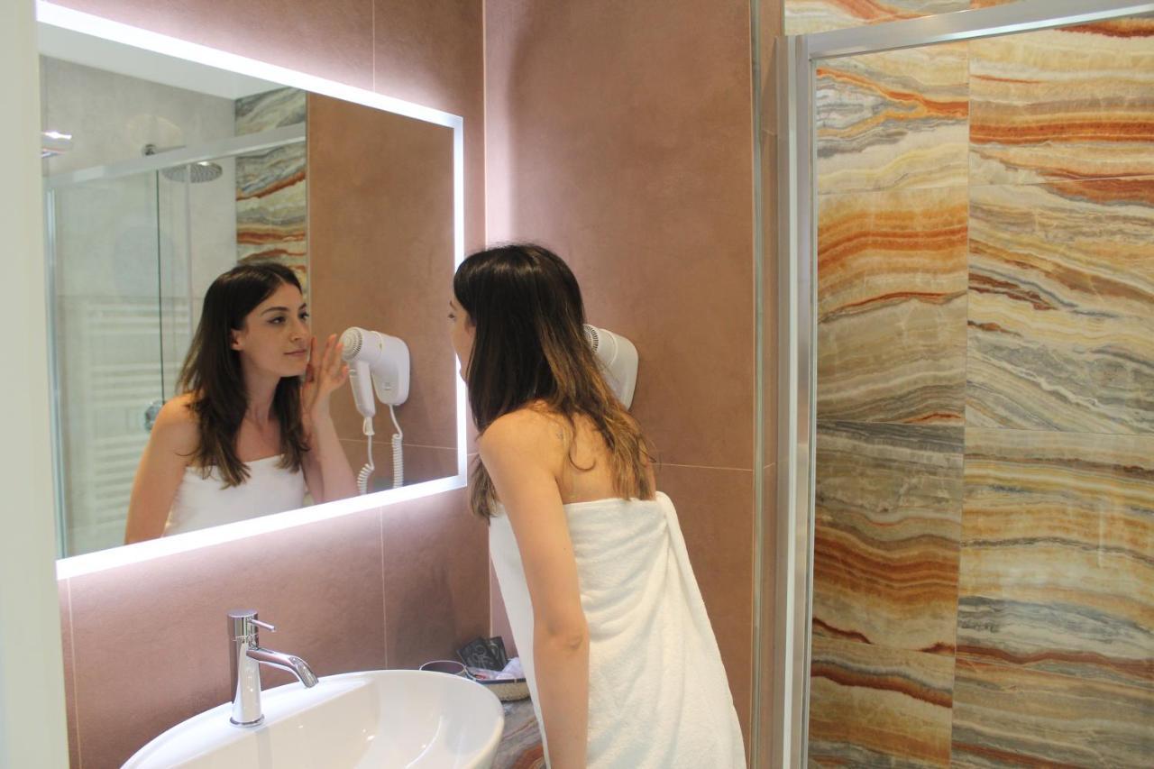 B&B Primrose Residence Hotel Rimini Buitenkant foto