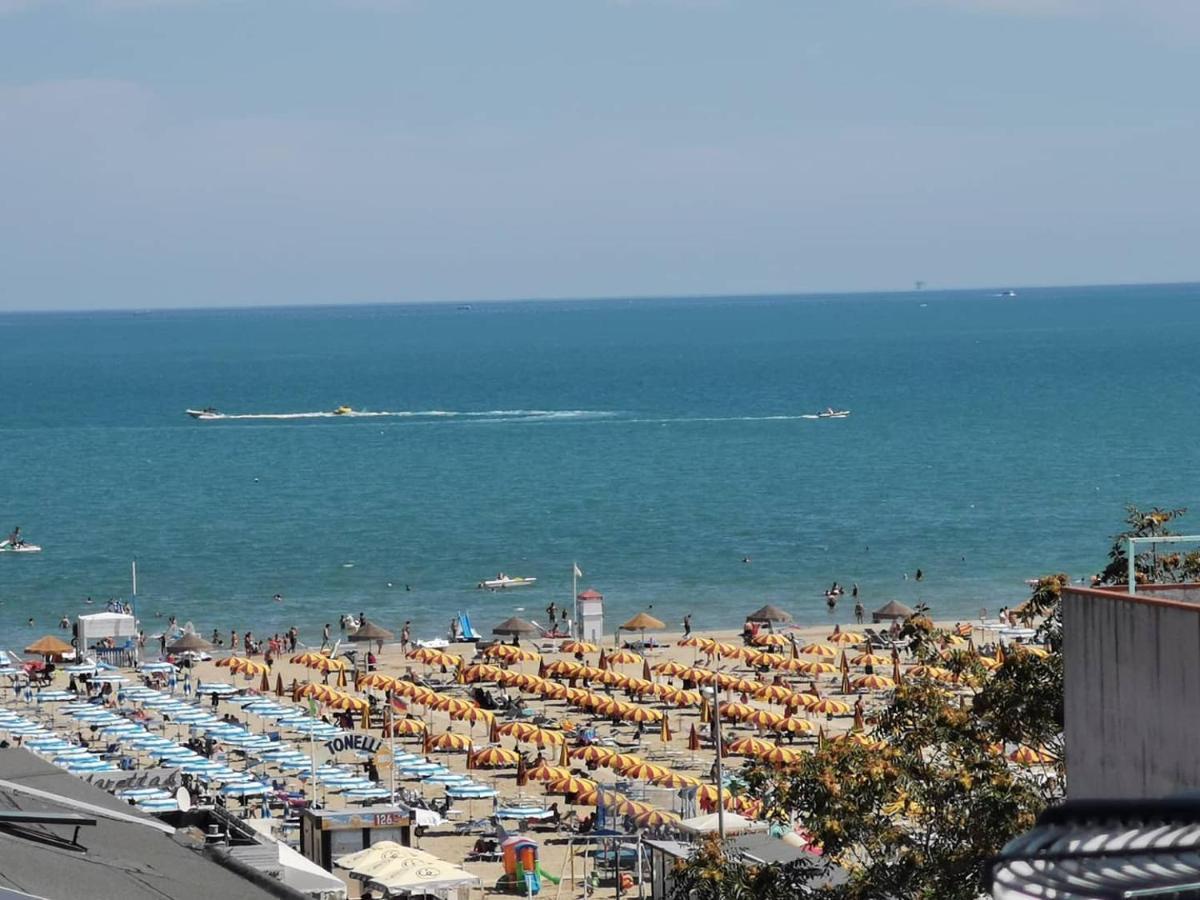 B&B Primrose Residence Hotel Rimini Buitenkant foto