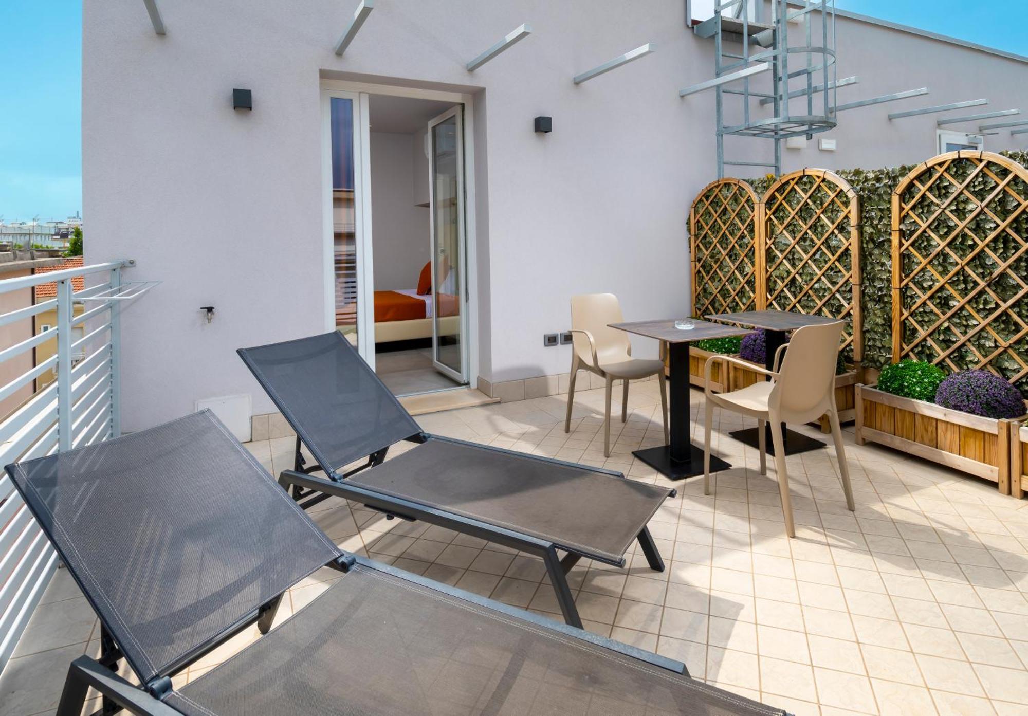 B&B Primrose Residence Hotel Rimini Buitenkant foto